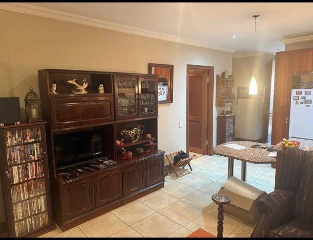 2 BEDROOM APARTMENT FOR SALE IN NEWLANDS
